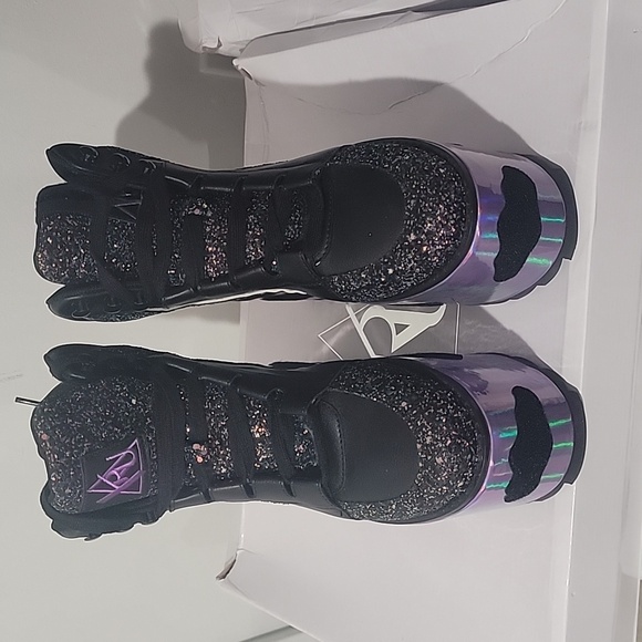 YRU QOZMO night sky size 9 NWOT - Picture 2 of 4